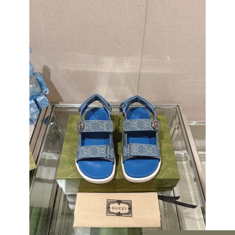 G*u*i sandals